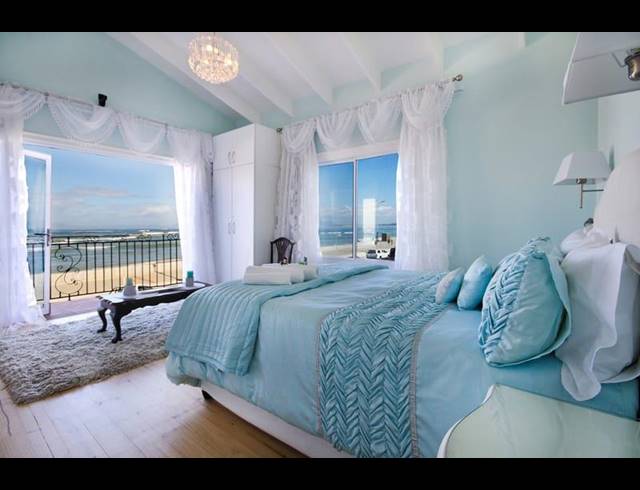 11 BEDROOM HOUSE FOR SALE IN STRAND NORTH
